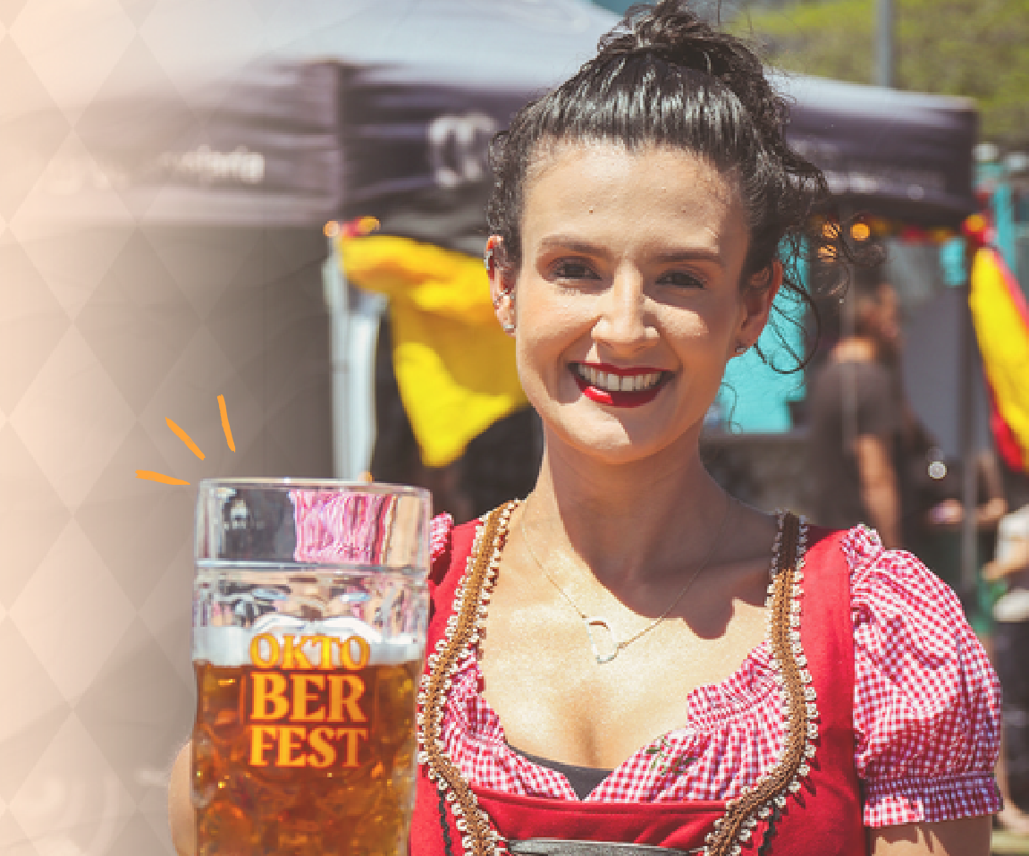Público do Cerva na Lagoa com caneca de chope